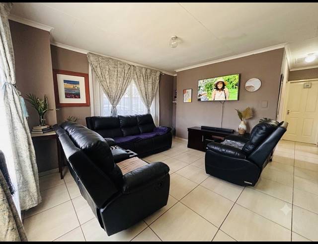 3 BEDROOM HOUSE FOR SALE IN VANDERBIJLPARK CE 4